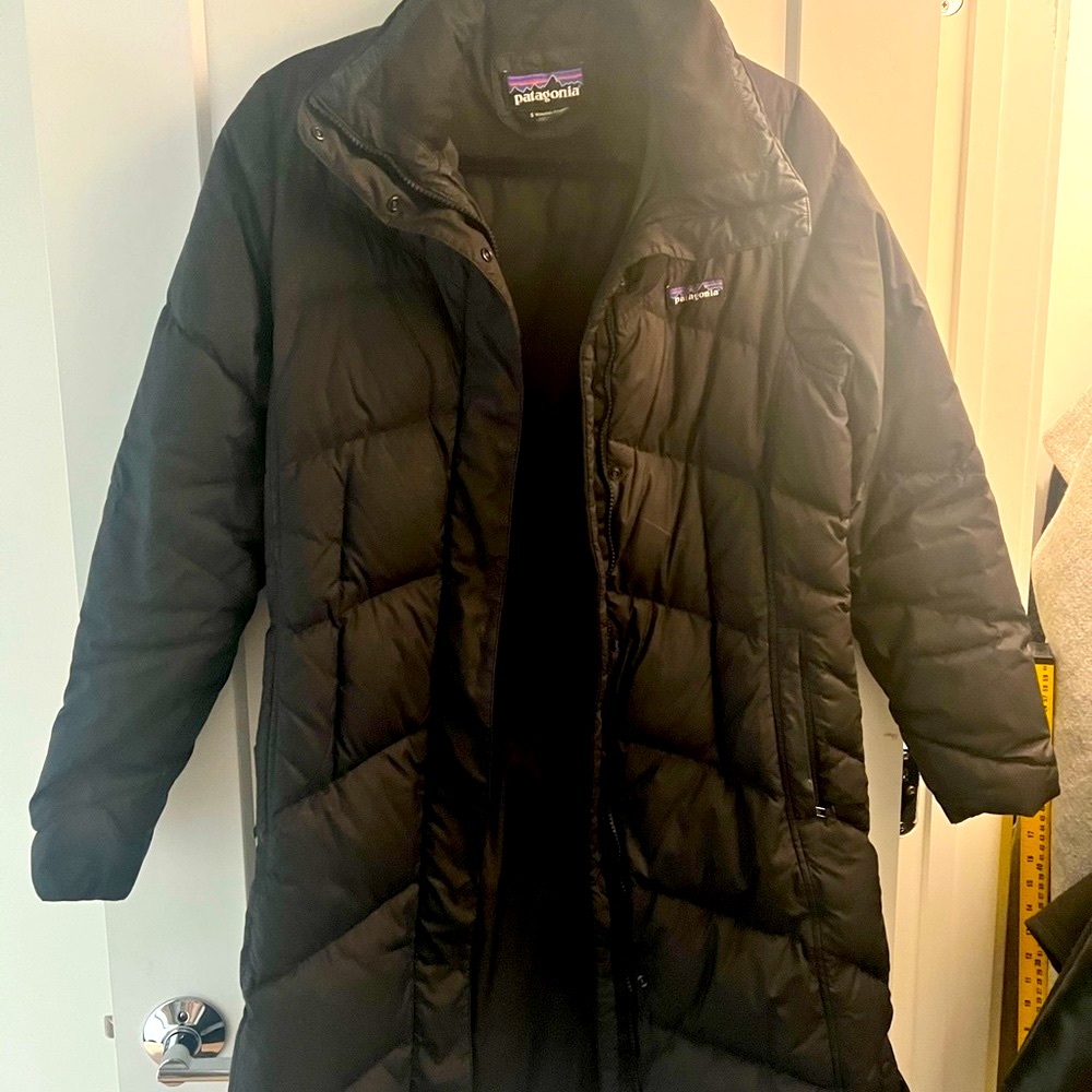 Patagonia black down puffer jacket